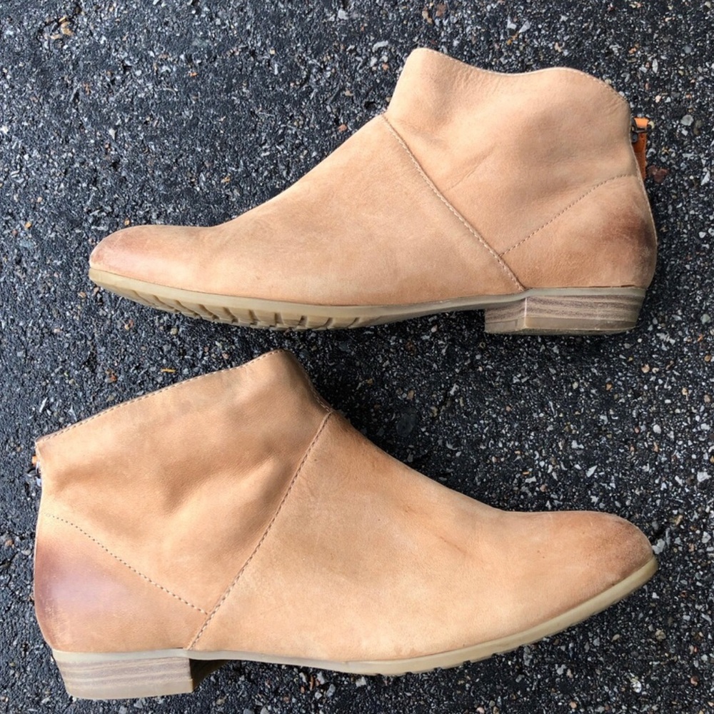 Aldo Tan Suede Women's Ankle Booties. Size 7.